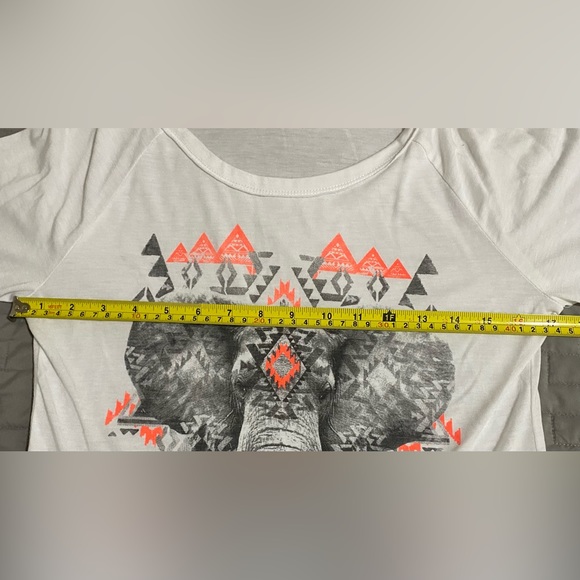 🔴2/$10 SALE🔴 SWS Collection Elephant Top - Picture 5 of 5